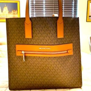 Michael Kors shoulder bag!